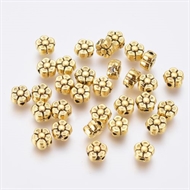 150 små, antikguld blomster, 5 mm.